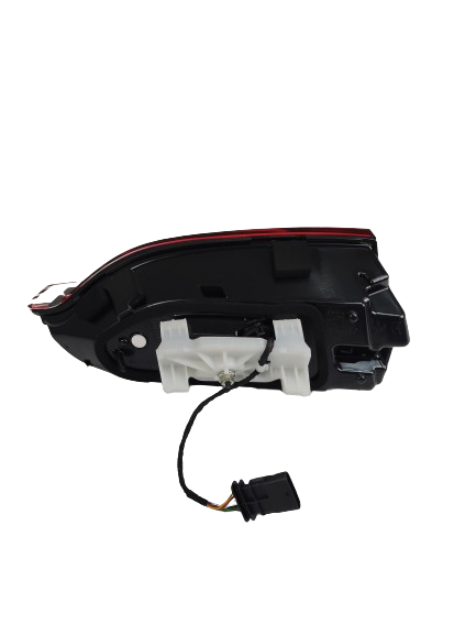 Fanale Posteriore INT. Destro MASERATI GRECALE 22 6701573310(New codice 670296350)